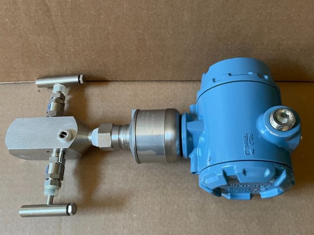 NEW ROSEMOUNT 300S1AAE5M5 PRESSURE TRANSMITTER ASSEMBLY with Gauge Valve 4000psi